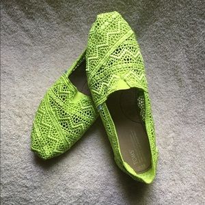 Toms size 10 Green crochet flats Size 10